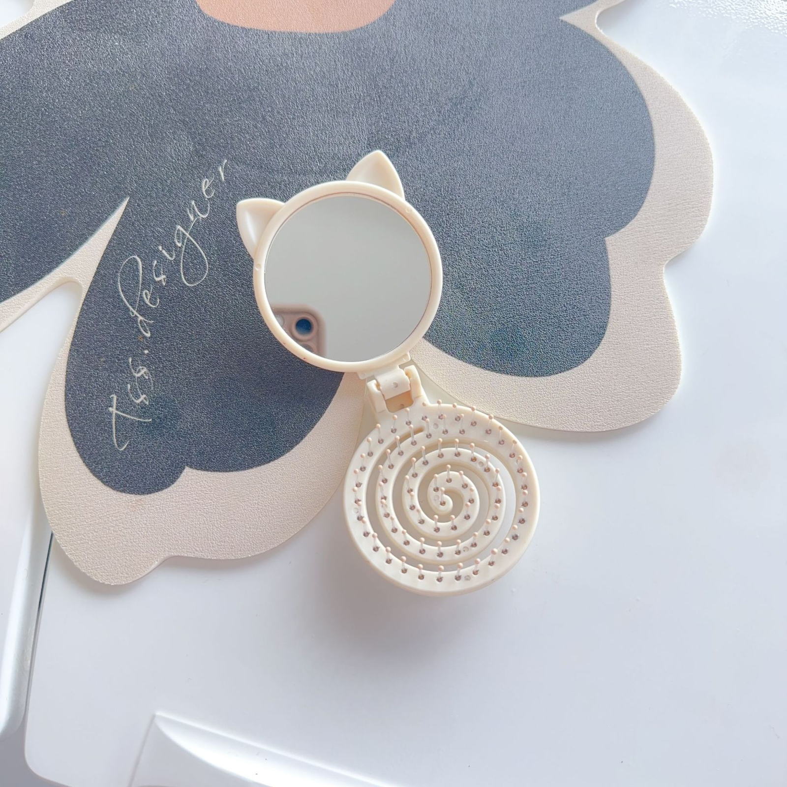 Cute small comb candy-colored air cushion comb exquisite and compact pull-out mirror comb integrated massage comb portable mirror comb - 画像 (3)